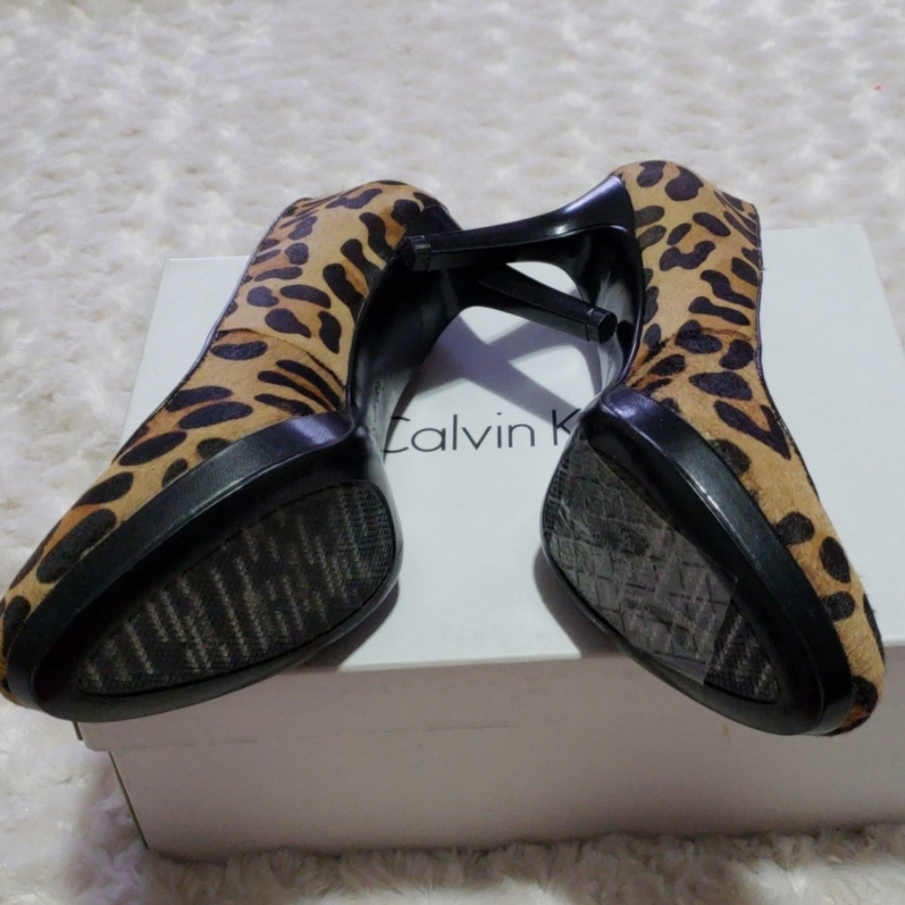 Calvin Klein shoes.  Size 7M.  New. - Picture 3 of 4